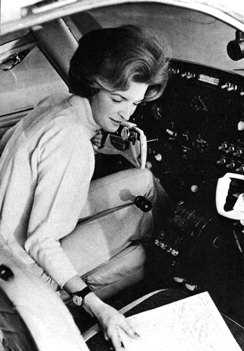 Illustration for article titled Despite a Constant Plague of Gremlins, This Lady Earned 104 Aviation Records